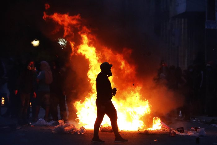 Balance de Carabineros tras manifestaciones del jueves: «Claramente la evidencia muestra que estamos actuando ante focos criminales» Balance de Carabineros tras manifestaciones del jueves: