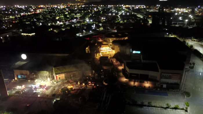 Alcalde de Quilicura aseguró que hace días había amenazas de incendio al Mall Arauco Alcalde de Quilicura aseguró que hace días había amenazas de incendio al Mall Arauco