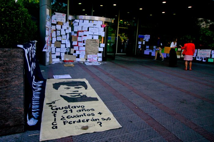 Compañeros de carrera de Gustavo Gatica aprenderán sistema braille para ayudar y trabajar con el joven herido Compañeros de carrera de Gustavo Gatica aprenderán sistema braille para ayudar y trabajar con el joven herido
