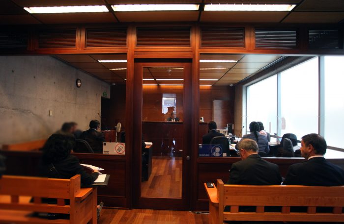 Formalizan a dos carabineros acusados de tortura durante estado de emergencia Formalizan a dos carabineros acusados de tortura durante estado de emergencia
