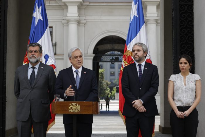 Mientras la oposición exige a Piñera asumir su responsabilidad en el orden público, Presidente emplaza al Congreso aprobar su agenda de seguridad Mientras la oposición exige a Piñera asumir su responsabilidad en el orden público, Presidente emplaza al Congreso aprobar su agenda de seguridad