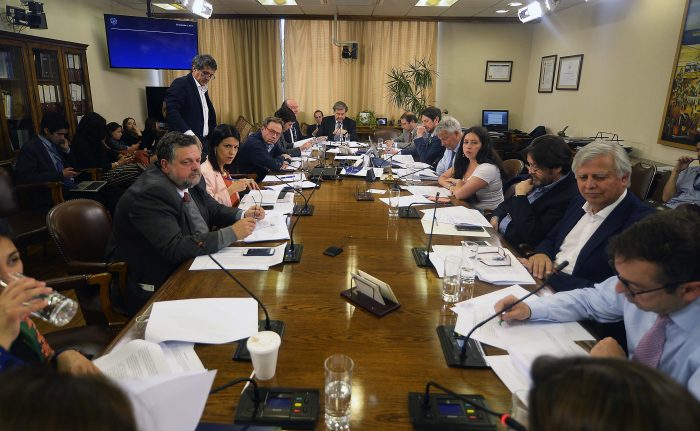 Entre críticas oficialistas, comisión de Trabajo de la Cámara de Diputados aprueba nuevo ingreso mínimo de $550 mil Entre críticas oficialistas, comisión de Trabajo de la Cámara de Diputados aprueba nuevo ingreso mínimo de $550 mil