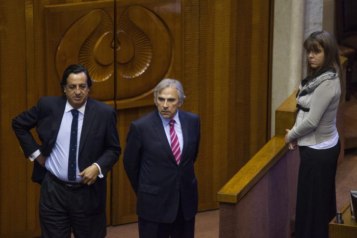 Senadores Moreira y Pérez denuncian que sufrieron ataque de manifestantes en la carretera Senadores Moreira y Pérez denuncian que sufrieron ataque de manifestantes en la carretera