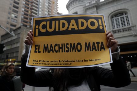 En medio de la cuarentena, llamadas a Carabineros por violencia física contra las mujeres suben un 19,5%