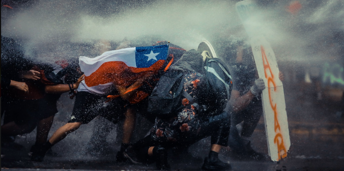 Del Chile volcánico a la nueva constitución Del Chile volcánico a la nueva constitución