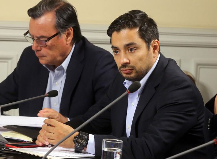 Diputado Carter por dichos de Aós sobre cambio de Constitución: La Iglesia debería primero hacer un mea culpa por los casos de abusos” Diputado Carter por dichos de Aós sobre cambio de Constitución: La Iglesia debería primero hacer un mea culpa por los casos de abusos