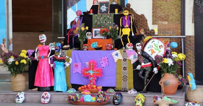 Con altar del Día de los Muertos Museo Violeta Parra recuerda a las personas fallecidas en las manifestaciones sociales Con altar del Día de los Muertos Museo Violeta Parra recuerda a las personas fallecidas en las manifestaciones sociales