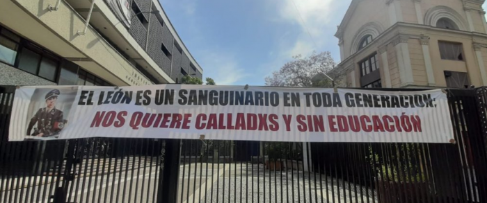 Estudiantes se toman el Instituto Nacional una semana después del cierre del año escolar Estudiantes se toman el Instituto Nacional una semana después del cierre del año escolar