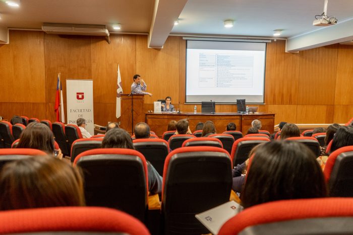 En UTalca experto británico en psiquiatría advierte posible incremento del estrés en los chilenos que puede desencadenar trastornos postraumáticos En UTalca experto británico en psiquiatría advierte posible incremento del estrés en los chilenos que puede desencadenar trastornos postraumáticos