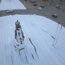 Plaza Italia fue cubierta de blanco tras acuerdo sobre nueva Constitución