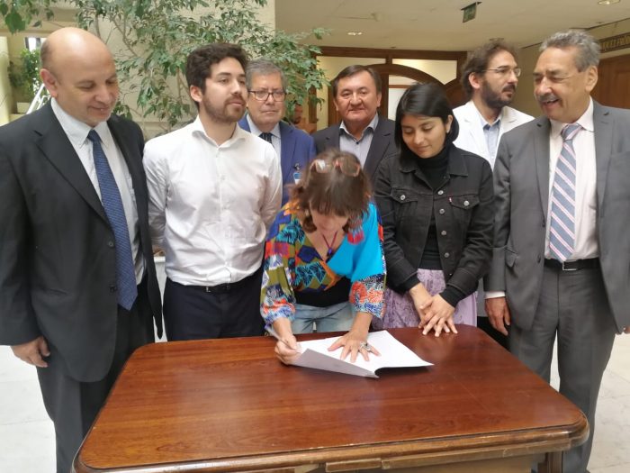 Diputados de oposición firmaron proyecto que prohíbe el uso de armas no letales en el restablecimiento del orden público Diputados de oposición firmaron proyecto que prohíbe el uso de armas no letales en el restablecimiento del orden público