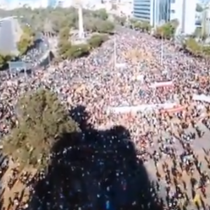 Miles de personas llegan a Plaza Italia por sexto viernes consecutivo
