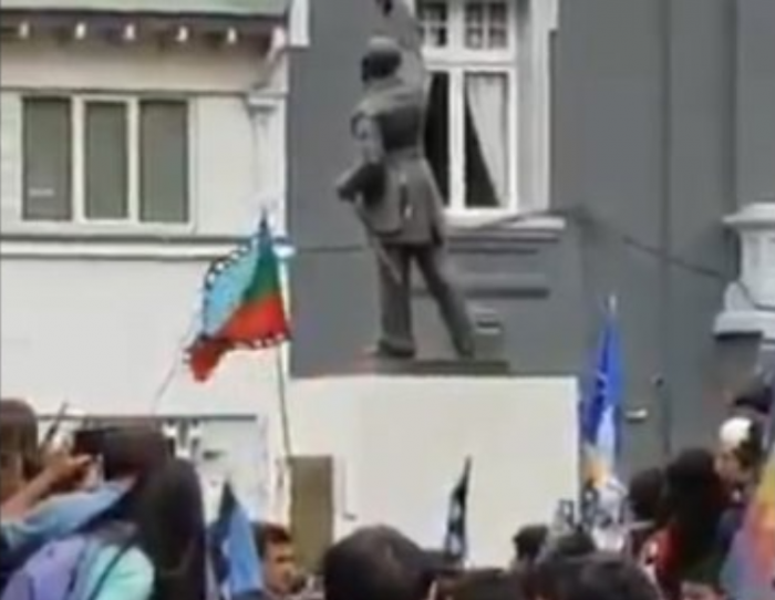 Armada de Chile condena ataque a estatua de Arturo Prat en Temuco Armada de Chile condena ataque a estatua de Arturo Prat en Temuco