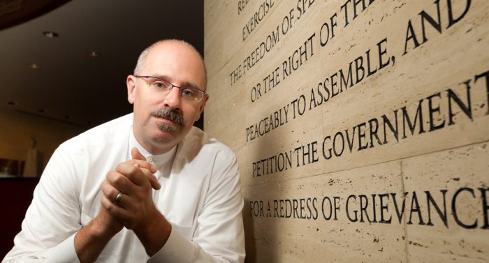 Tom Ginsburg, experto constitucional de EE.UU.: «Todos deben renunciar a algo, nadie obtiene todo lo que quiere» Tom Ginsburg, experto constitucional de EE.UU.: «Todos deben renunciar a algo, nadie obtiene todo lo que quiere»