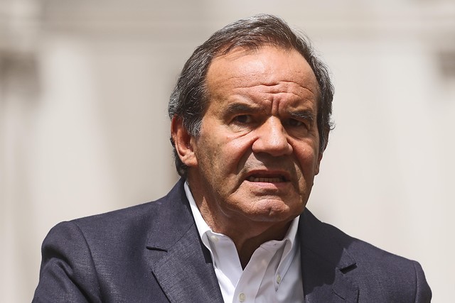 Allamand reinterpreta el acuerdo político para establecer amarras con la Constitución del ‘80 Allamand reinterpreta el acuerdo político para establecer amarras con la Constitución del ‘80