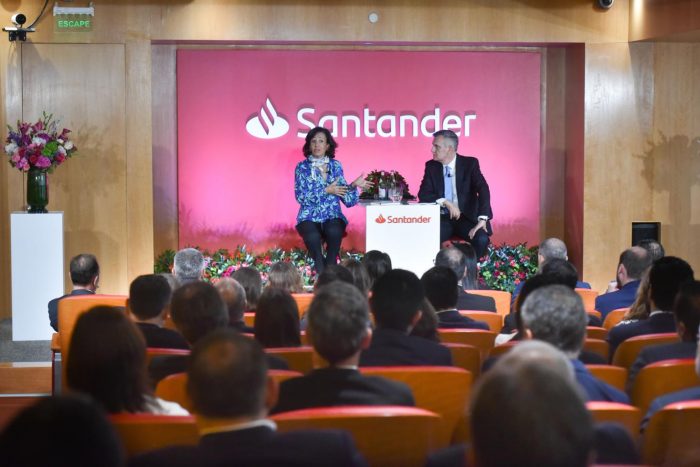 Ana Botín, la mujer poderosa de Santander, aterrizó en Chile para monitorear la crisis Ana Botín, la mujer poderosa de Santander, aterrizó en Chile para monitorear la crisis