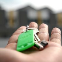 Cómo evitar las complicaciones al comprar una propiedad usada