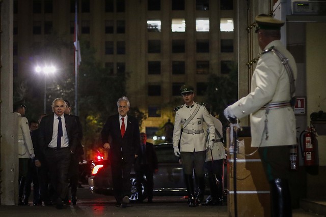 Chadwick responde por escrito la acusación constitucional en su contra y deslinda responsabilidades en “terceros” Chadwick responde por escrito la acusación constitucional en su contra y deslinda responsabilidades en “terceros”