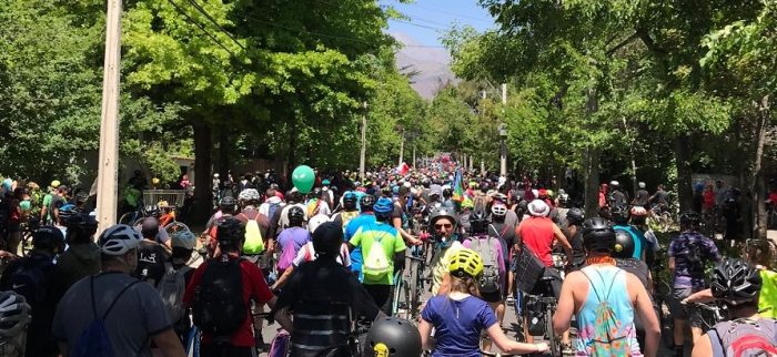 Ciclistas en la casa de Piñera, malls cerrados en Viña y un acto cultural en Quilicura marcan jornada dominical de protestas en Chile Ciclistas en la casa de Piñera, malls cerrados en Viña y un acto cultural en Quilicura marcan jornada dominical de protestas en Chile