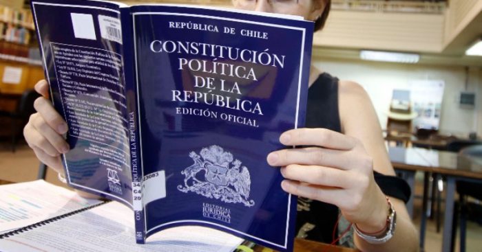 Nueva Constitución y nueva educación Nueva Constitución y nueva educación