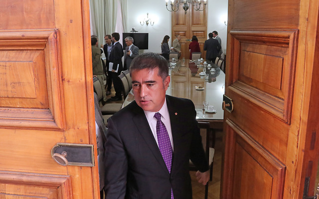 RN apura tranco al Gobierno y tiende puente a la oposición unida: plantea plebiscito de entrada, convención constituyente y reformas sociales profundas en pensiones, salario mínimo, salud y CAE RN apura tranco al Gobierno y tiende puente a la oposición unida: plantea plebiscito de entrada, convención constituyente y reformas sociales profundas en pensiones, salario mínimo, salud y CAE