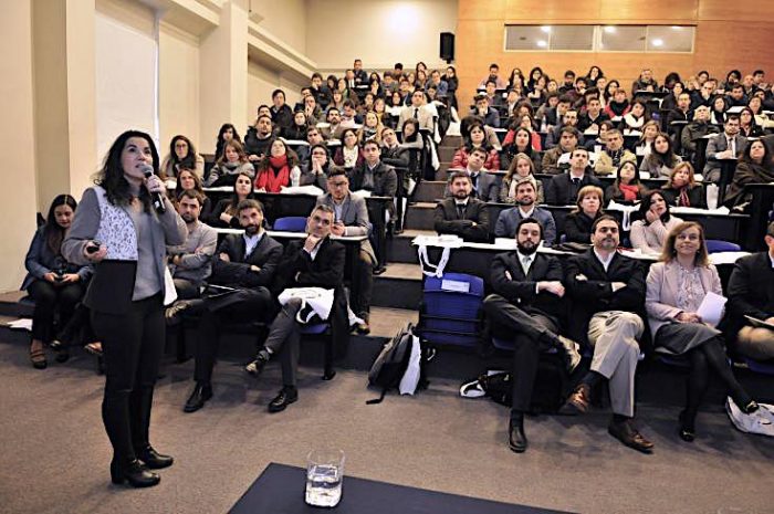 Aprendizaje colaborativo basado en desafíos: la nueva estrategia educacional de Duoc UC Aprendizaje colaborativo basado en desafíos: la nueva estrategia educacional de Duoc UC