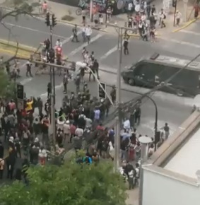 Corte de Apelaciones revocó prisión preventiva contra carabineros acusados de tortura en Plaza Ñuñoa Corte de Apelaciones revocó prisión preventiva contra carabineros acusados de tortura en Plaza Ñuñoa
