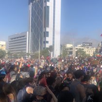 Manifestaciones masivas no se van de Plaza Italia ni de regiones a un mes de la Rebelión de Octubre