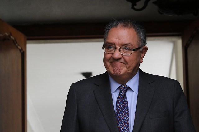 Huenchumilla analiza la figura presidencial a un mes del inicio del estallido: “Creo que Piñera no ha hecho una autocrítica” Huenchumilla analiza la figura presidencial a un mes del inicio del estallido: “Creo que Piñera no ha hecho una autocrítica”