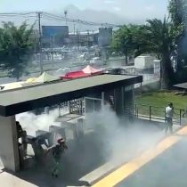 Carabineros lanzan bombas lacrimógenas adentro del Duoc UC de Puente Alto