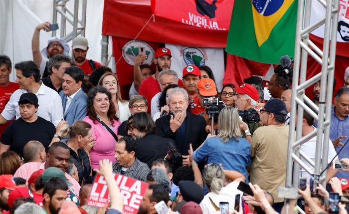 Lula al salir de la cárcel luego de 580 días: “Han intentado criminalizar a la izquierda” Lula al salir de la cárcel luego de 580 días: