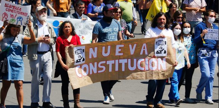 Constitución democrática o caos neoliberal Constitución democrática o caos neoliberal