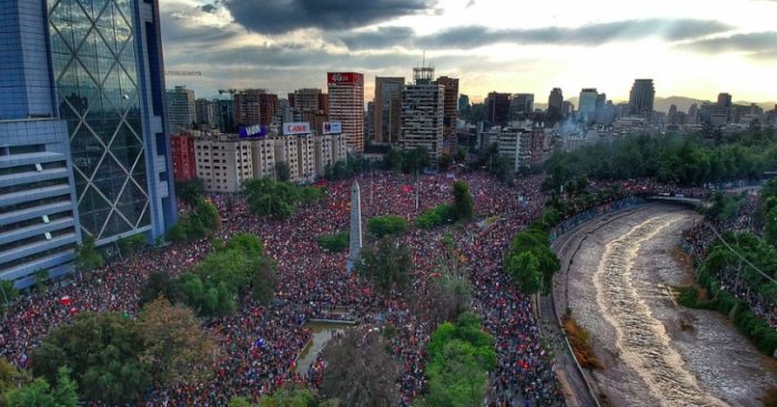 La economía de Chile repuntaba; ahora está al borde del abismo