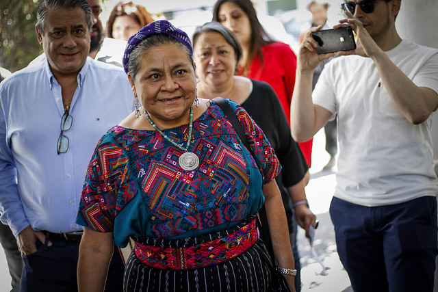 Rigoberta Menchú por violaciones a DD.HH. en Chile: “Carabineros no puede actuar como niños jugando con pistolas de agua” Rigoberta Menchú por violaciones a DD.HH. en Chile: