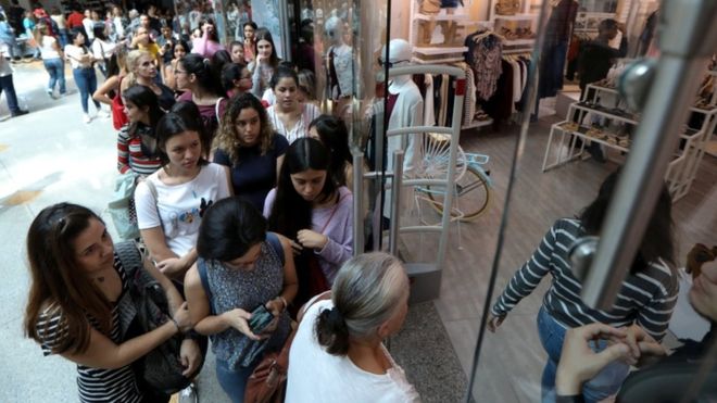 Lo que el “Black Friday” dice sobre la dolarización de la economía en Venezuela Lo que el