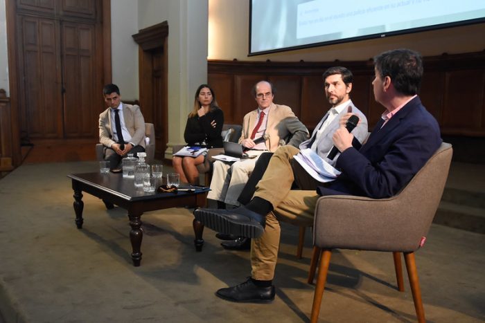 Debate en la UC sobre la crisis de orden público y violación a los derechos humanos Debate en la UC sobre la crisis de orden público y violación a los derechos humanos