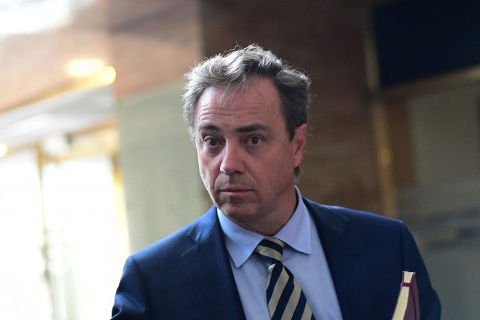 Sancionan con una amonestación y 3% de la dieta parlamentaria a diputado Eguiguren (RN) por mal uso de asignaciones parlamentarias Sancionan con una amonestación y 3% de la dieta parlamentaria a diputado Eguiguren (RN) por mal uso de asignaciones parlamentarias