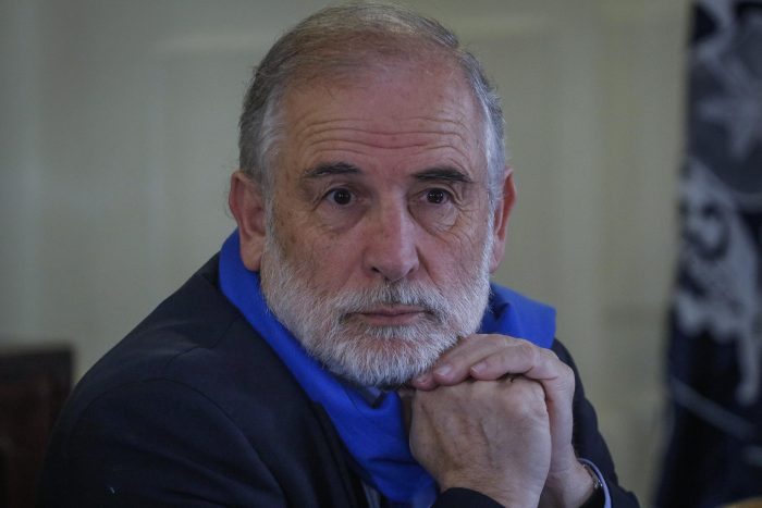 Tras Chadwick, senador Montes advierte posibilidad de acusación contra Blumel: «Hay riesgo, pero esperemos que el Gobierno recapacite» Tras Chadwick, senador Montes advierte posibilidad de acusación contra Blumel: