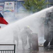 “O se va Rozas o Blumel”: parlamentarios emplazan al Gobierno y Carabineros por uso de soda cáustica en carros lanzaaguas