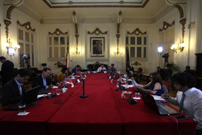 Comisión de Constitución de la Cámara de Diputados llama a presidentes de partidos a visar reforma por plebiscito Comisión de Constitución de la Cámara de Diputados llama a presidentes de partidos a visar reforma por plebiscito