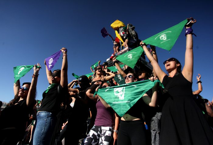 Más de 5.000 mujeres han firmado para exigir un proceso constituyente paritario Más de 5.000 mujeres han firmado para exigir un proceso constituyente paritario