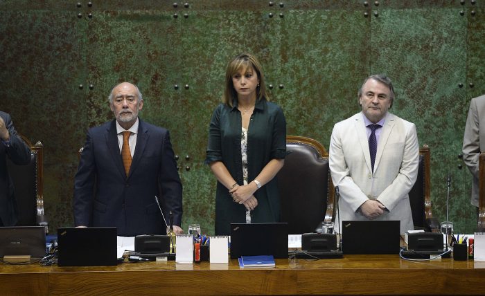 Diputados rechazan censura a la Mesa de la Cámara presidida por Iván Flores Diputados rechazan censura a la Mesa de la Cámara presidida por Iván Flores