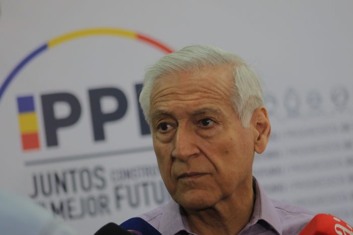 “Se ha mostrado absolutamente incompetente”: Heraldo Muñoz arremete contra el Gobierno por su manejo ante hechos de violencia