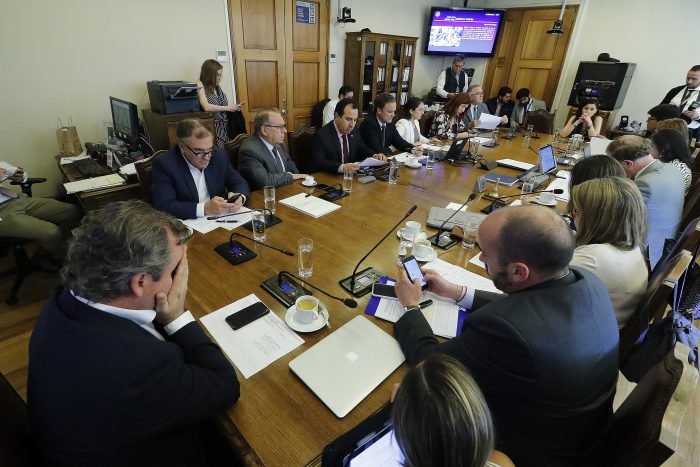 Comisión de Gobierno de la Cámara de Diputados rechaza indicaciones de la derecha y aprueba en particular proyecto del voto obligatorio Comisión de Gobierno de la Cámara de Diputados rechaza indicaciones de la derecha y aprueba en particular proyecto del voto obligatorio