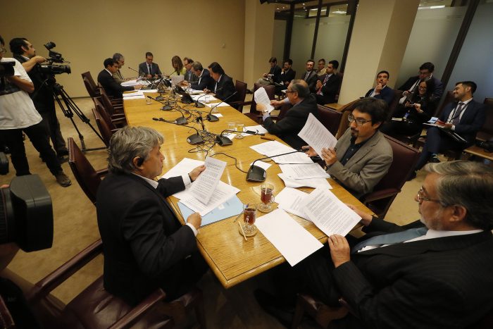 Comisión de Constitución del Senado aprueba paridad, cuota indígena e independientes Comisión de Constitución del Senado aprueba paridad, cuota indígena e independientes
