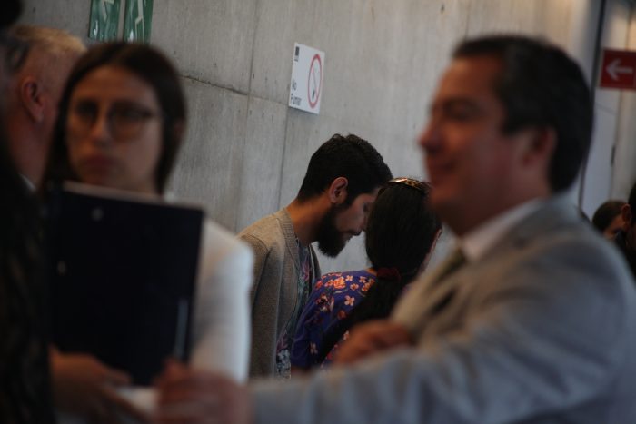 Dos carabineros que fueron formalizados por apremios ilegítimos en Lo Hermida quedan con arresto domiciliario nocturno Dos carabineros que fueron formalizados por apremios ilegítimos en Lo Hermida quedan con arresto domiciliario nocturno