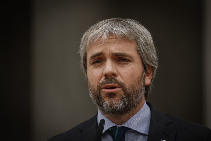 Ministro Blumel confirma decisión de decretar “zona de catástrofe” en Valparaíso para “agilizar” reconstrucción de viviendas incendiadas Ministro Blumel confirma decisión de decretar