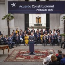 Fustigan a Piñera por intentar pautear contenidos de la nueva Constitución