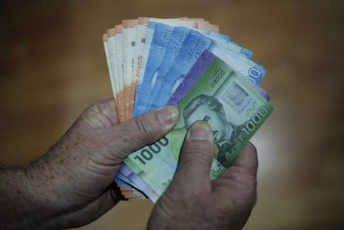 Senado aprueba y despacha a ley proyecto que implementará el bono anunciado por Piñera Senado aprueba y despacha a ley proyecto que implementará el bono anunciado por Piñera
