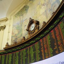 Bolsa de Santiago cae 3,67 % tras avance de ley de retiro anticipado de pensiones